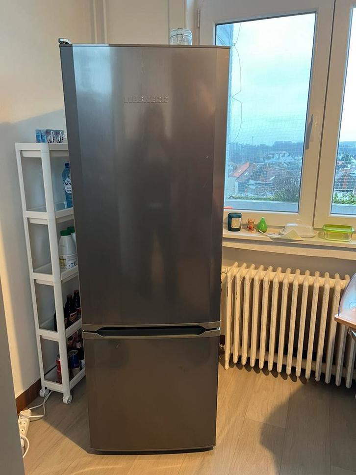 Frigo LIEBHERR A++, Elektronische apparatuur, Koelkasten en IJskasten, Zo goed als nieuw, Met vriesvak, 200 liter of meer, 140 tot 160 cm