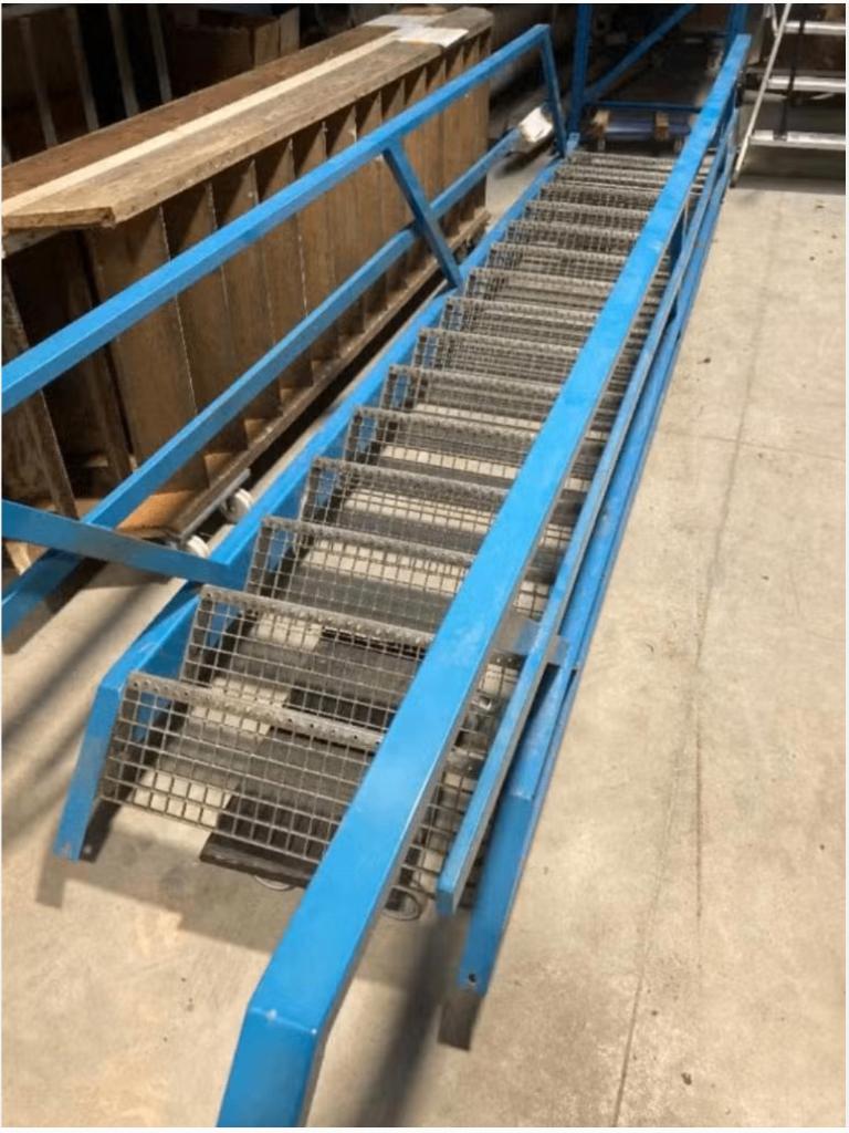 STOW Industriële Stalen Trap | 15 Treden | Hoogte 286cm, Ophalen, Gebruikt, Trap