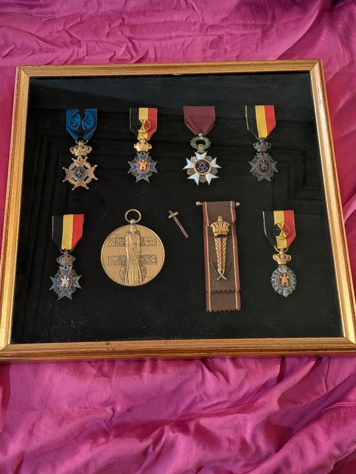 Ingekaderde set van 8 Belgische medailles, eretekens, Verzamelen, Militaria | Algemeen, Landmacht, Lintje, Medaille of Wings, Ophalen of Verzenden