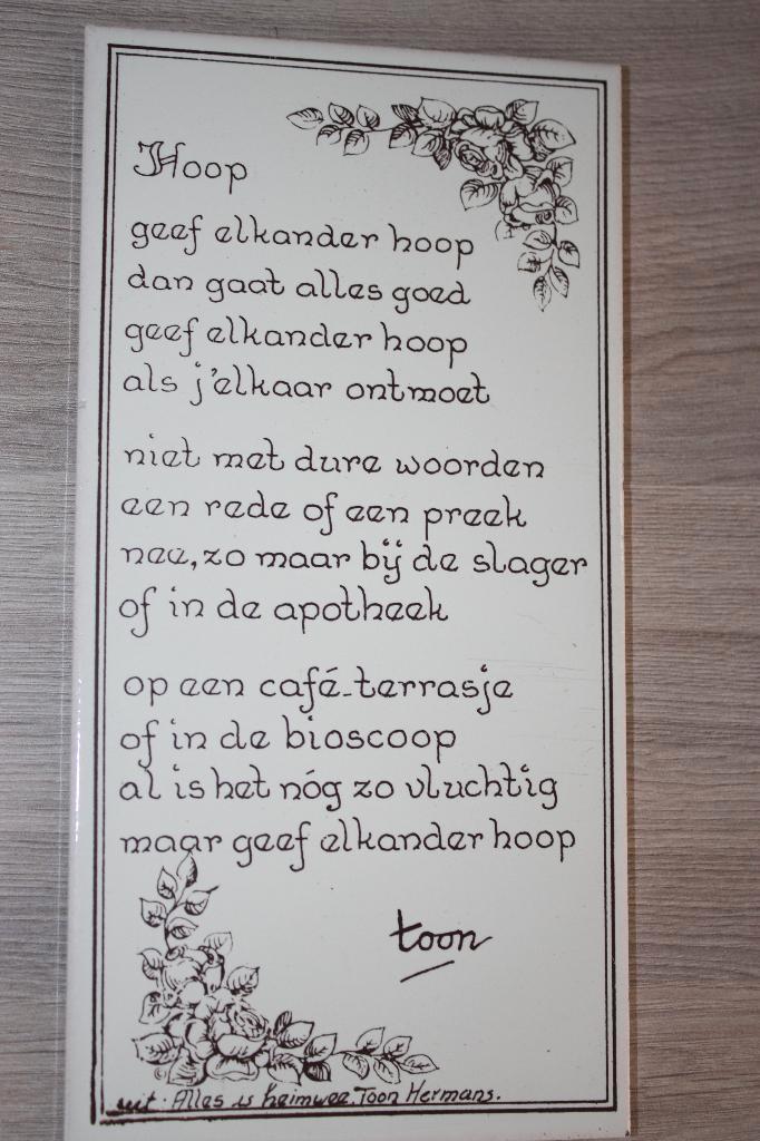 Toon Hermans Tegelspreuk , als nieuw +- 20x10 cm, Collections, Musique, Artistes & Célébrités, Comme neuf, Autres types, Enlèvement ou Envoi