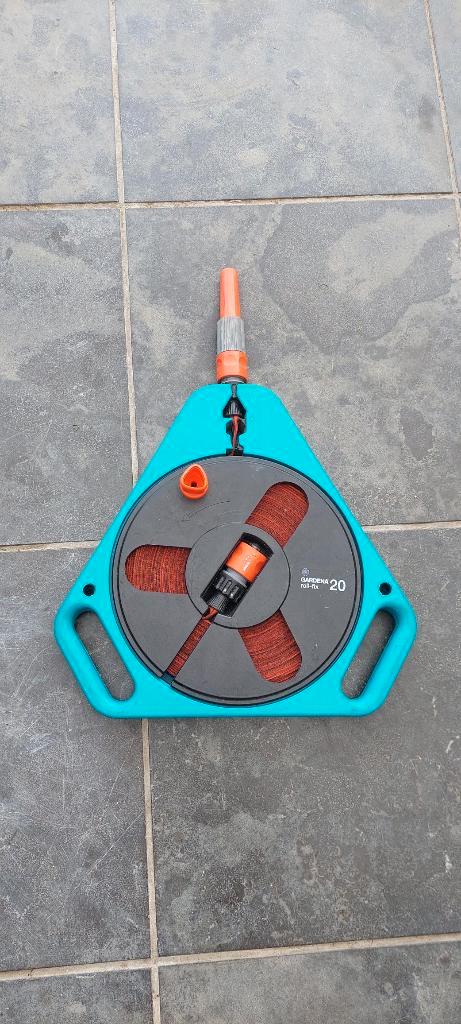 GARDENA Classic roll-fix Slanghouder - Platte slang 20 m -, Tuin en Terras, Tuinslangen, Zo goed als nieuw, Tuinslanghaspel, Ophalen of Verzenden