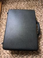 mallette, Neuf, 35 à 45 cm, Plastique dur, Enlèvement