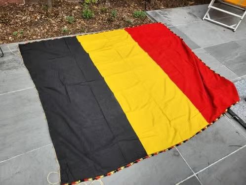 Magnifique drapeau belge ancien en coton à franges, Divers, Drapeaux & Banderoles, Enlèvement ou Envoi