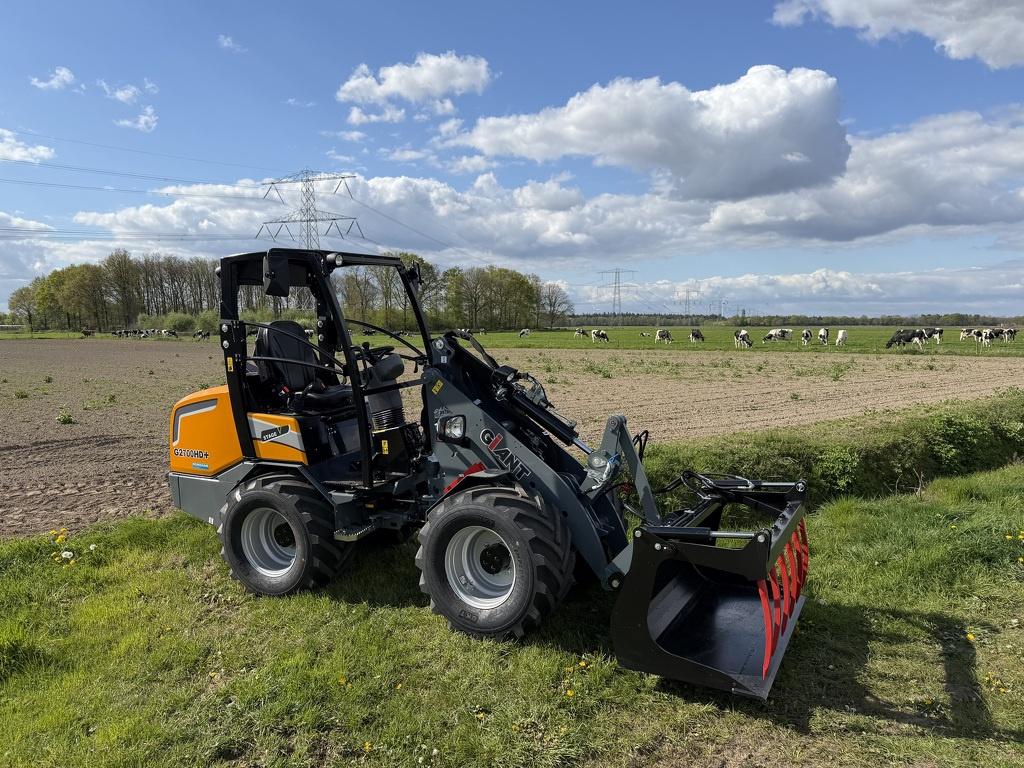 Giant G2700 HD+ minishovel / kniklader NIEUW, Articles professionnels, Machines & Construction | Grues & Excavatrices, Chargeuse sur pneus ou Chouleur
