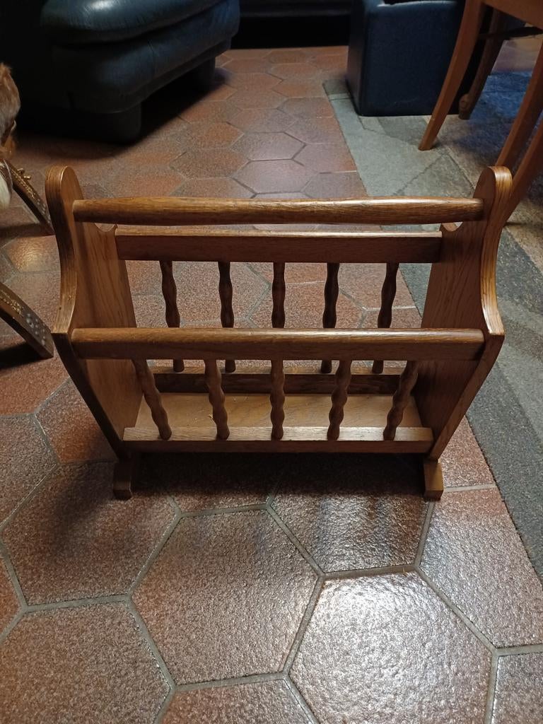 Eiken krantenbak, Huis en Inrichting, Woonaccessoires | Krantenbakken en Lectuurbakken, Ophalen