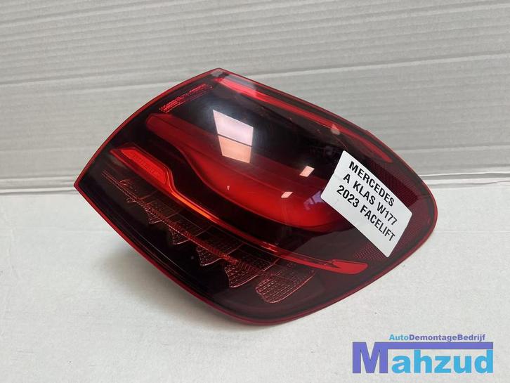 MERCEDES A KLASSE W177 Facelift Rechts buiten achterlicht 20, Auto-onderdelen, Verlichting, Mercedes-Benz, Gebruikt