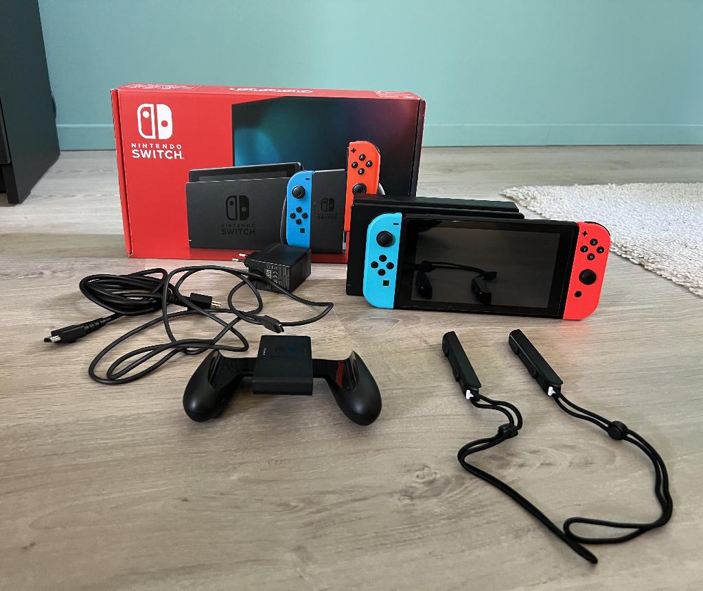 Nintendo Switch avec pochette et 6 jeux, Consoles de jeu & Jeux vidéo, Consoles de jeu | Nintendo Switch, Switch 2019 Upgrade
