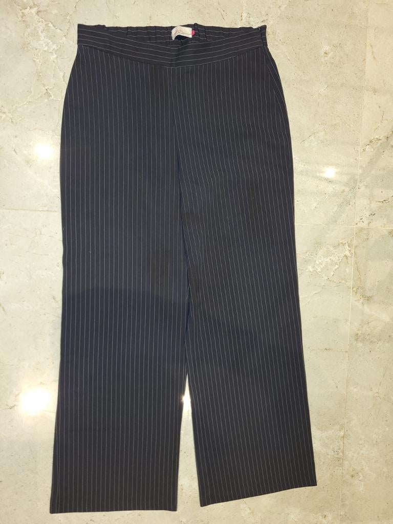 Zwarte gestreepte dames klassiek broek
Maat is 40, Ophalen of Verzenden