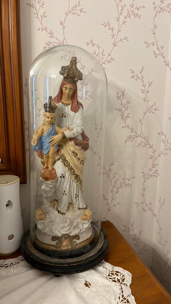 Mariabeeld onder glazen stulp, Ophalen