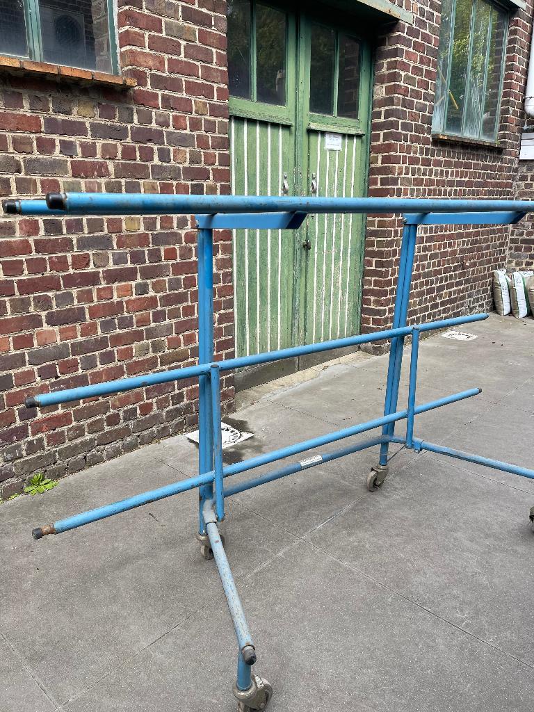 chariots pour le stockage de marchandises, Enlèvement, Utilisé