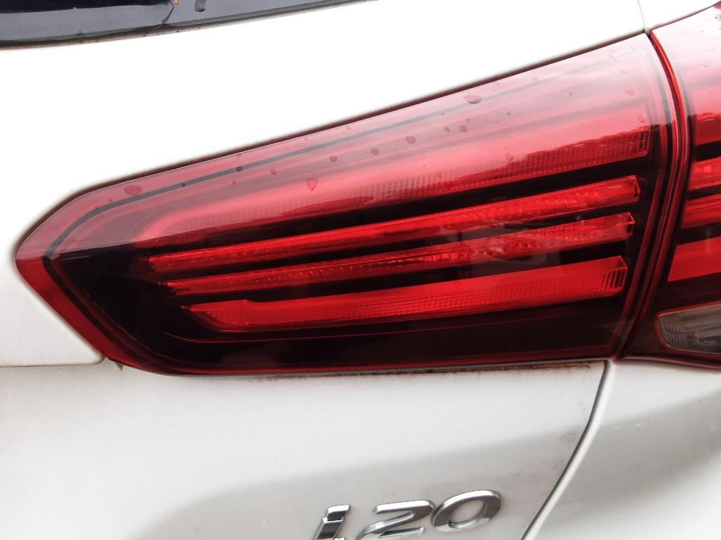 PANNEAU ARRIÈRE DROIT AVEC LAMPE Hyundai i20 (GBB), Utilisé, Hyundai