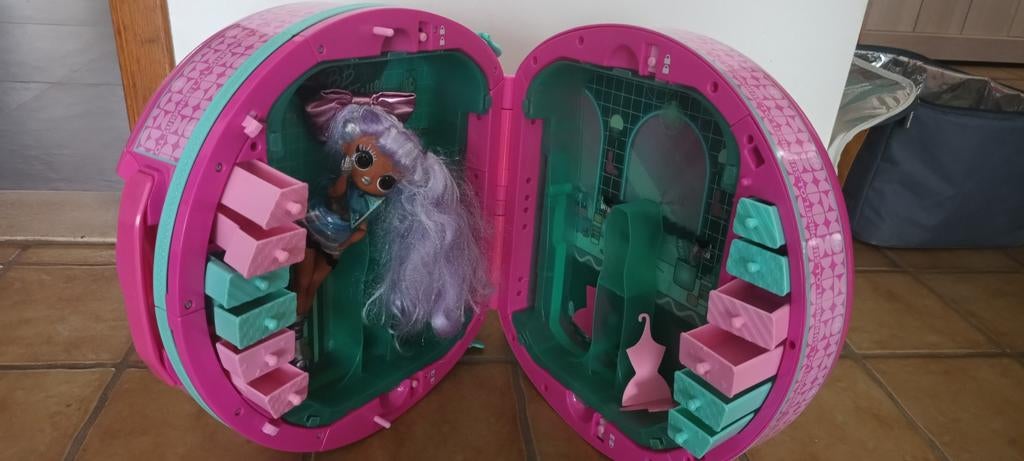 Lol koffer + pop, Ophalen