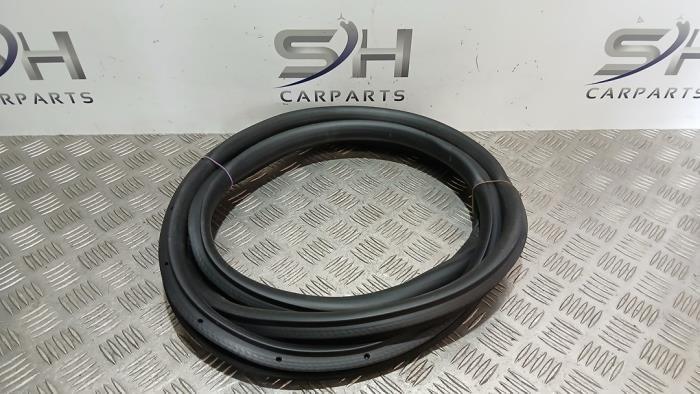 Joint caoutchouc portière 4portes arrière droite d'un Merc, 3 mois de garantie, Utilisé, -, -
