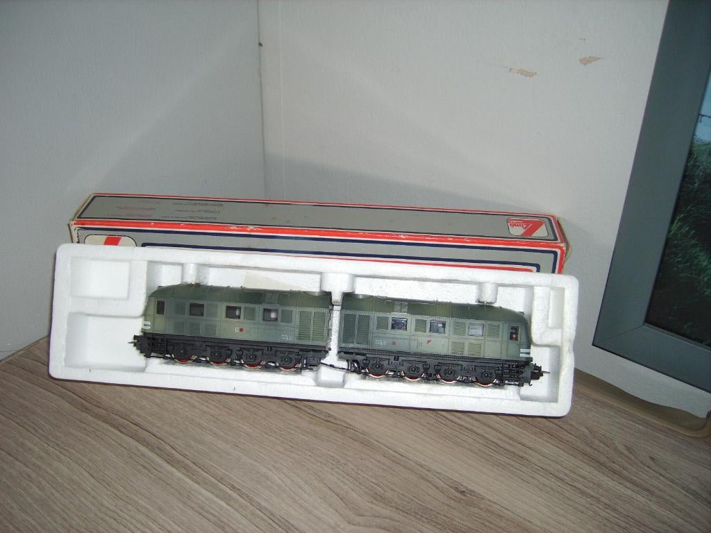 LIMA TWEEDELIGE DIESELLOCOMOTIEF IN CAMOUFLAGE KLEUR DR, Ophalen of Verzenden, Zo goed als nieuw, Analoog, Lima