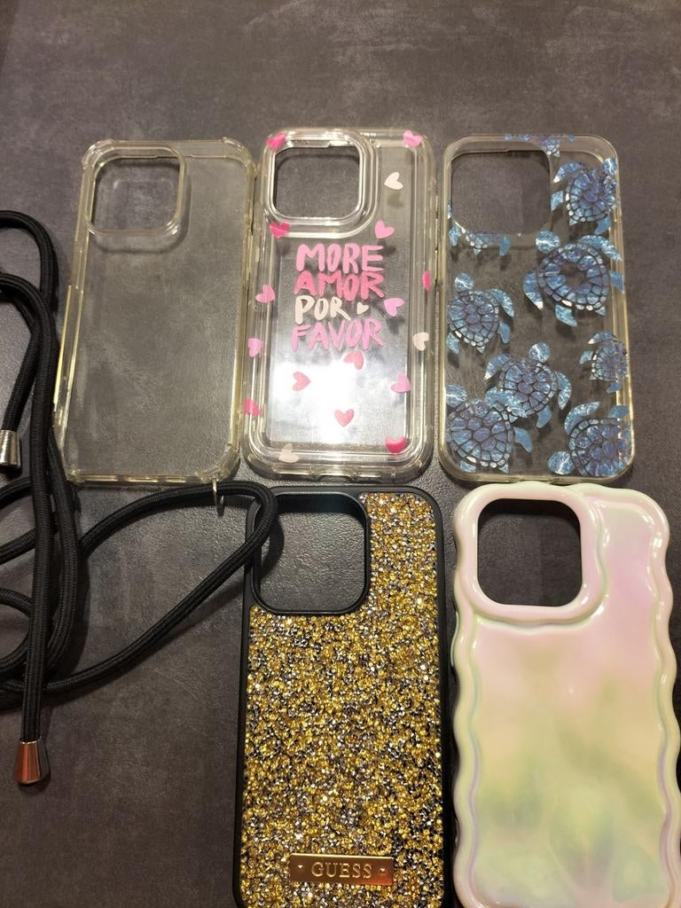 iPhone 15 pro hoesjes: 20 euro per stuk ( zo goed als nieuw, Ophalen, Met koord, IPhone 15