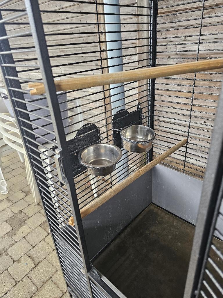 2 papegaaienkooien, Enlèvement, Comme neuf, Métal, Cage à oiseaux