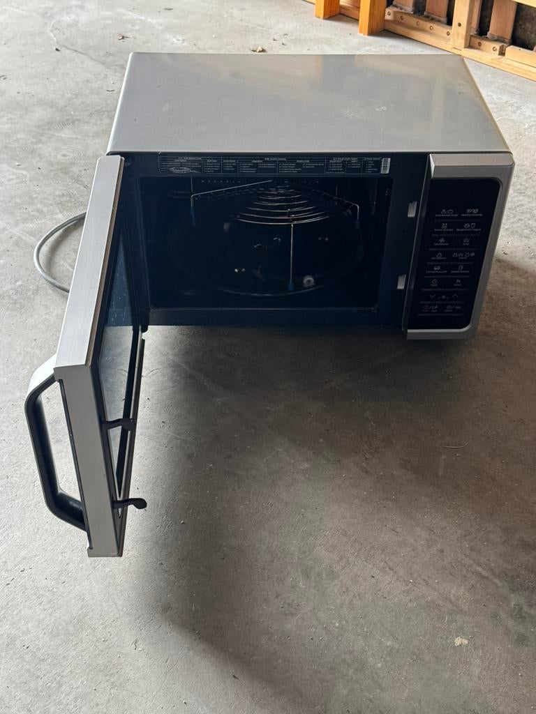 Combi magnatron/oven, Ophalen, Zo goed als nieuw