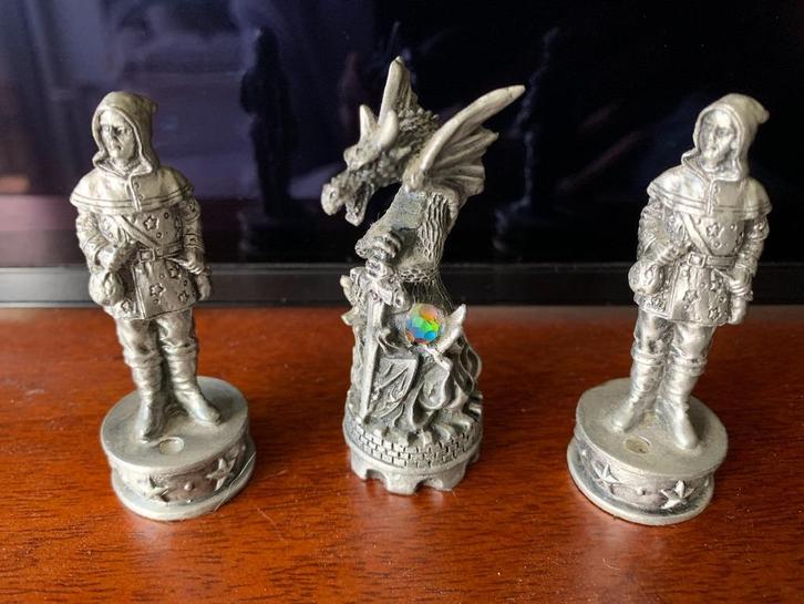 Tinnen draak uit de King Arthur legende & 2 plunderaars, Antiquités & Art, Antiquités | Étain, Enlèvement ou Envoi