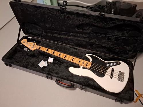 Squier Vintage Modified Jazz Bass V - Olympic White + koffer, Muziek en Instrumenten, Snaarinstrumenten | Gitaren | Bas, Zo goed als nieuw