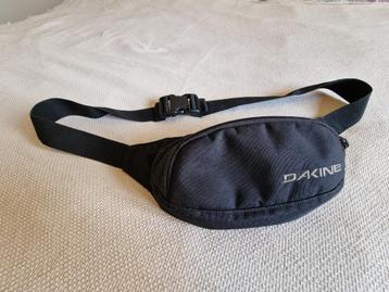  Dakine heuptas / crossbody tas – compact, stevig en handig  beschikbaar voor biedingen