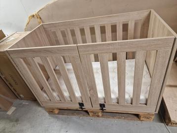 Moderne ledikant peuterbed kinderbox  beschikbaar voor biedingen
