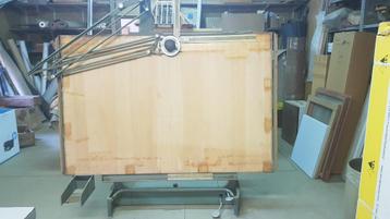 Table à dessin., Enlèvement