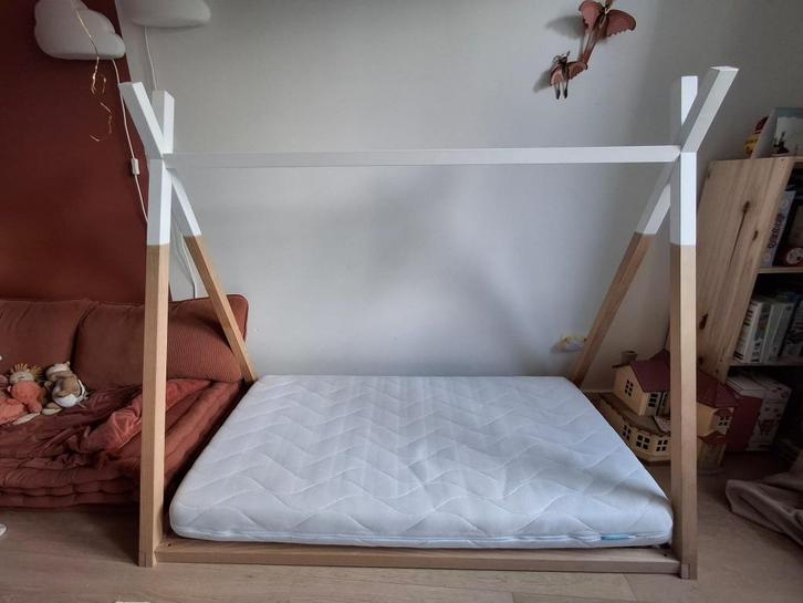 Lit enfant tipi, Kinderen en Baby's, Kinderkamer | Bedden, Gebruikt, 140 tot 160 cm, 70 tot 85 cm, Lattenbodem, Matras, Ophalen