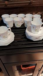 12 Arcopal Petunia kopjes en schotels, Antiek en Kunst, Antiek | Servies compleet, Ophalen