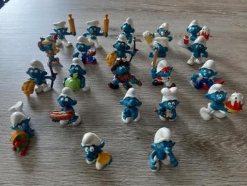 Lotje van 22 oude smurfen beschikbaar voor biedingen