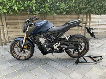 honda cb 125-R **650KM** ALS NIEUW ** 4/2024**abs**led** beschikbaar voor biedingen