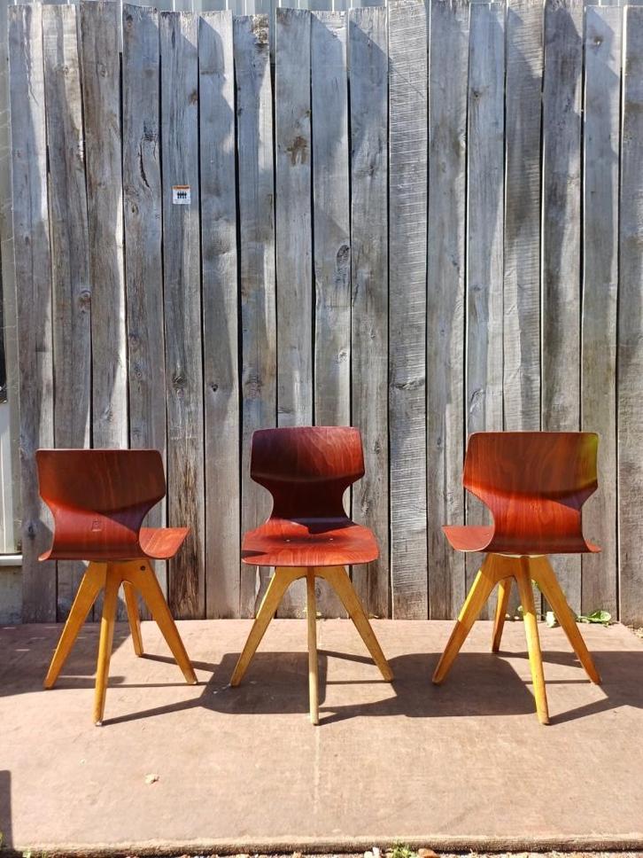 Vintage schoolstoel | volwassen maat | ontwerp Adam Stegner, Huis en Inrichting, Stoelen, Gebruikt, Vier, Hout, Metaal, Bruin
