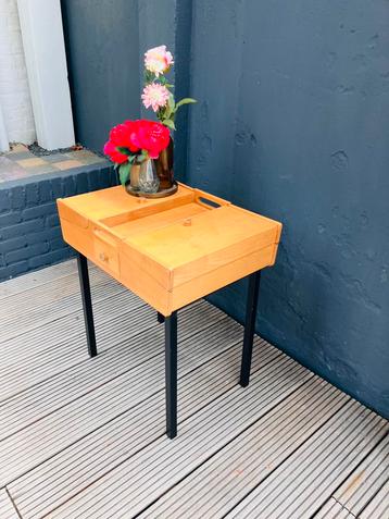 Unieke vintage naaitafel / make-up tafel / bijzettafel beschikbaar voor biedingen