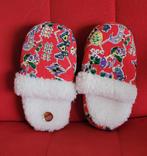Pantoufles rouges avec motifs colorés, Neuf, Garçon ou Fille, Enlèvement, Pantoufles