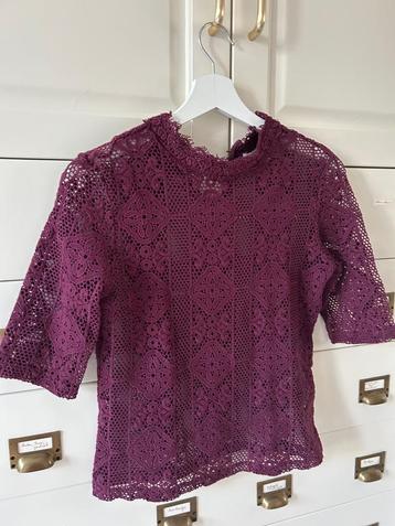 Kanten tshirt /bloesje maat small, bordeaux beschikbaar voor biedingen
