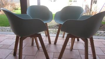 4 design binnen of tuinstoelen te koop beschikbaar voor biedingen