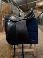 Selle de dressage Prestige 17p noire, Dieren en Toebehoren, Paarden en Pony's | Zadels, Ophalen, Zo goed als nieuw, Dressuur