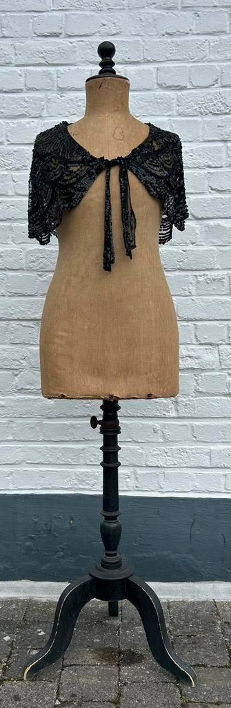 Antieke paspop. beschikbaar voor biedingen