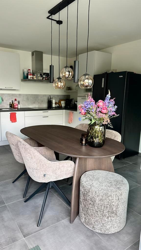 Eetkamerset (Eettafel + 4 stoelen + poef), Huis en Inrichting, Complete eetkamers, Zo goed als nieuw, Ophalen