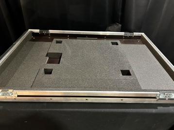 Flight Case pour Behringer WING full size– THON beschikbaar voor biedingen