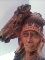 Indiaan figuur met paard op boomstam - 31 cm hoog, Antiek en Kunst, Ophalen of Verzenden