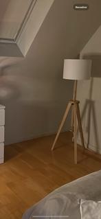 Houten driepoot vloerlamp met witte kap, Ophalen of Verzenden, Zo goed als nieuw, Hout