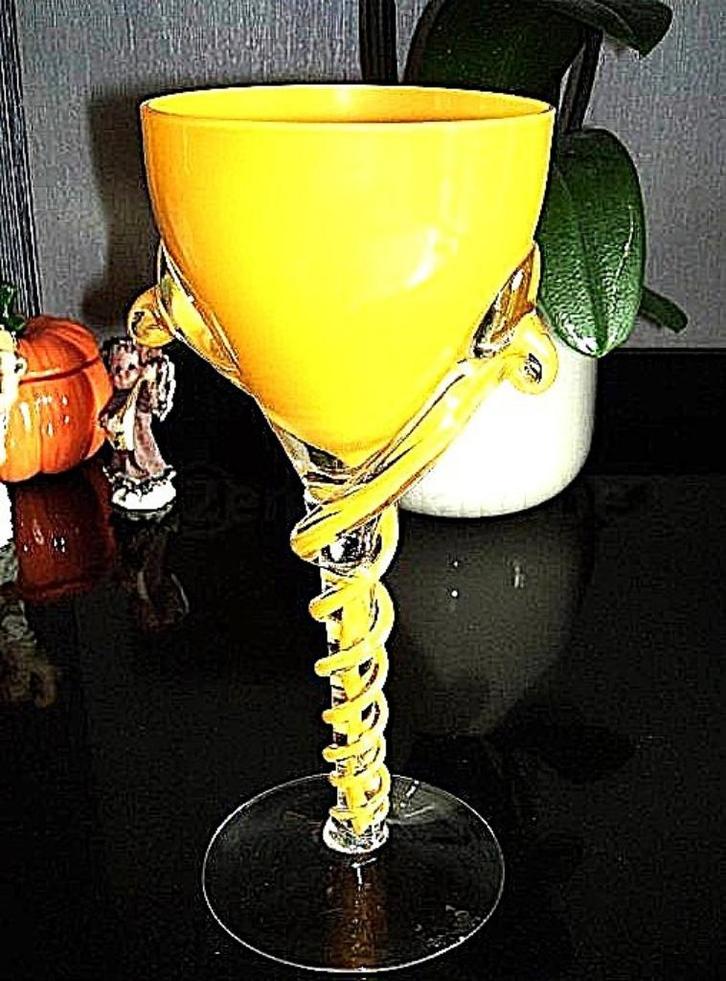 Uniek bij ons... Zeer mooie vaas, originele vorm, Huis en Inrichting, Woonaccessoires | Vazen, Nieuw, Geel, Glas, Ophalen of Verzenden