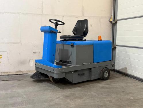 Isal Veegmachine 24v nieuwe accu’s! (bj 2010), Zakelijke goederen, Machines en Bouw | Onderhoud en Reiniging