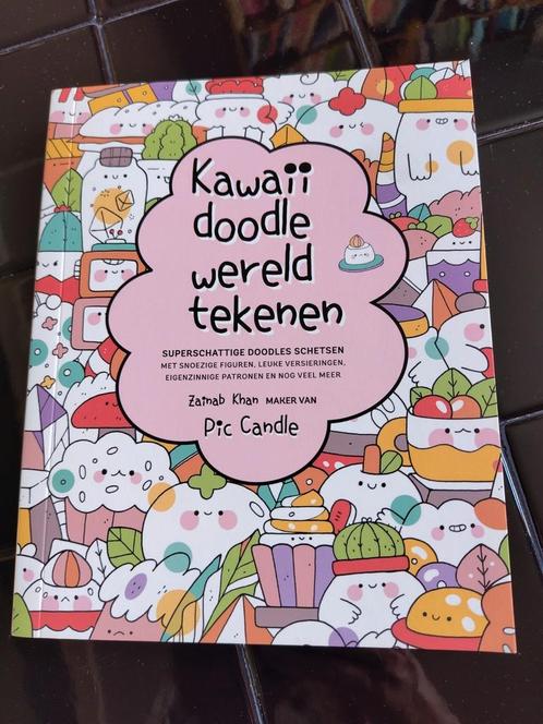 Zainab Khan - Kawaii doodle wereld tekenen, Boeken, Hobby en Vrije tijd, Zo goed als nieuw, Ophalen of Verzenden