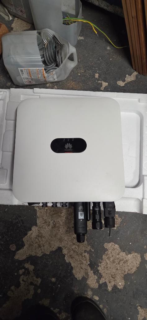 Huawei Omvormer SUN 2000 - 4KTL - L1, Doe-het-zelf en Bouw, Zonnepanelen en Toebehoren, Zo goed als nieuw, Compleet systeem, 200 wattpiek of meer