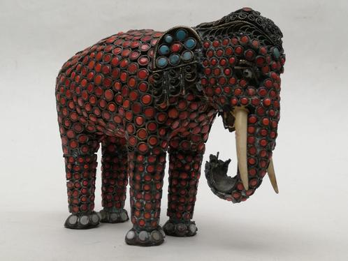 Bel éléphant en cuivre et verre - souvenir du Népal - 20ème, Antiquités & Art, Curiosités & Brocante, Enlèvement ou Envoi