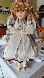 Antieke porseleinen pop, Enlèvement, Poupée