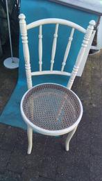 2 oude stoelen, Ophalen