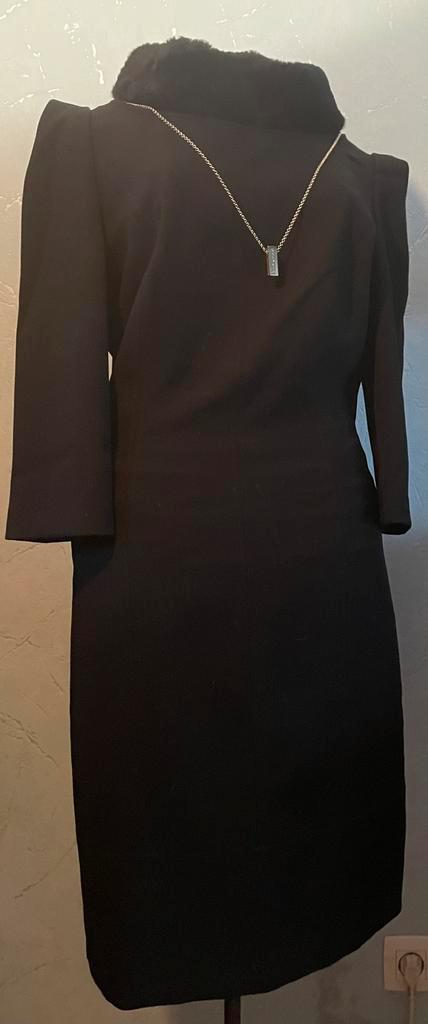 Caroline Biss 36 (38)Super mooie stijlvolle jurk met detail, Kleding | Dames, Jurken, Nieuw, Maat 36 (S), Zwart, Ophalen of Verzenden