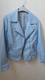 Jasje kort  in namaak leder lichtblauw- Medium, Maat 38/40 (M), Blauw, Ophalen of Verzenden, Zo goed als nieuw